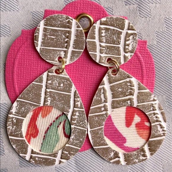 NWT Earrings, Designer White Metallic,light weight - Picture 2 of 6